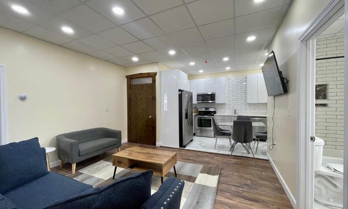 Pawtucket Apartment | Sleeps 8 Newly renovated 3bedroom Loft close to highway