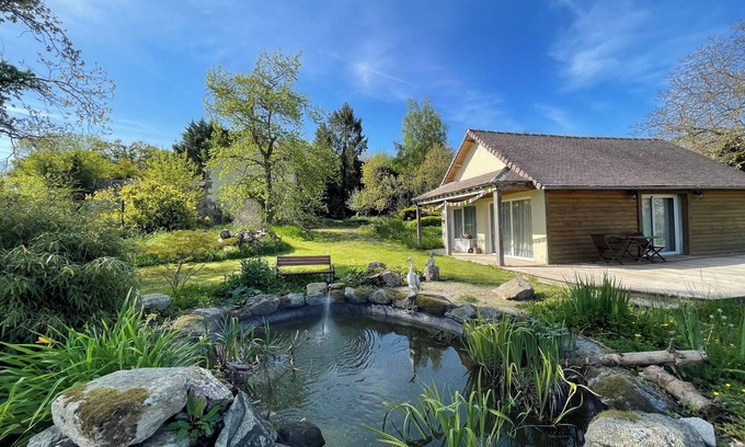 Feugeres House | Sleeps14- 5Acres- PetFriendly- NearToNormandyCoast