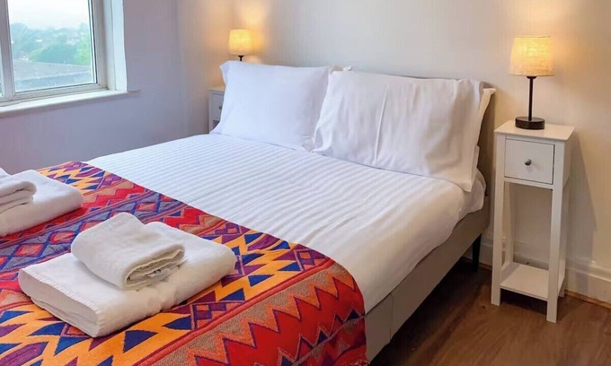 Glastonbury Apartment | Sleeps2-FreeParking-ContactlessCheckIn-Glastonbury
