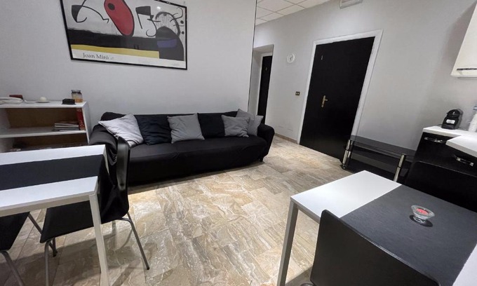Salario House | Sleepy Max