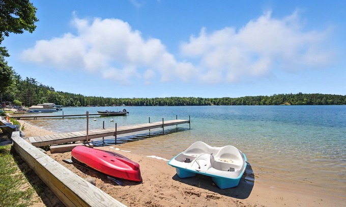 Wolverine House | Sliver of Paradise - Autumn Colors & Lakefront Comfort Await