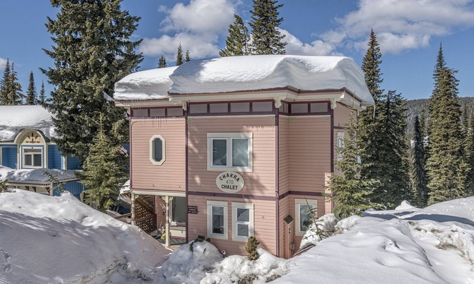 Silver Star Mountain House | Slopeside Chalet Including a Private Suite - Features laundry, BBQ & 2 hot tubs