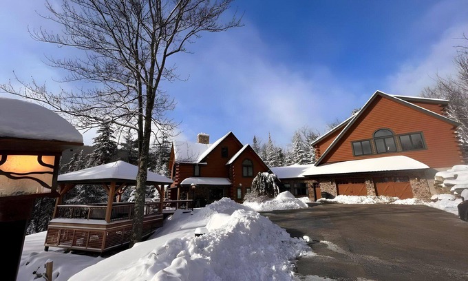 Central Vermont- Killington House | Slopeside Estate Luxurious Home in Killington - Ski On Ski Off, Hot Tub, Private Shuttle