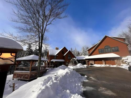 Central Vermont- Killington House | Slopeside Estate Luxurious Home on Great Eastern - Ski On Ski Off, Hot Tub, Private Shuttle