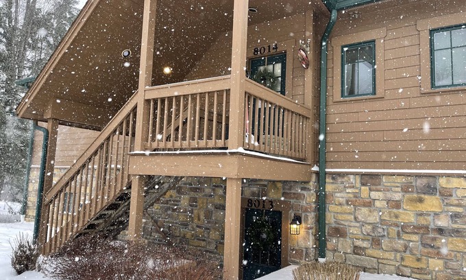 Clymer Condo | Slopeside, ski-in, ski-out condo perfectly set along run 24.
