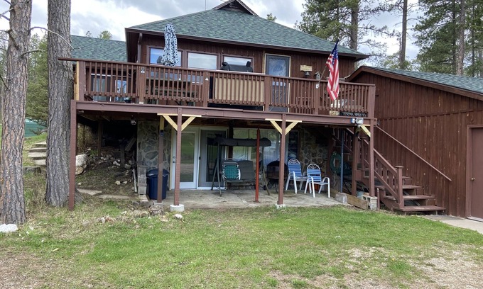 Deadwood Cabin | Smack dab in the middle of the Black Hills