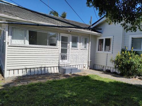Epsom House | Small 2-bedroom flat at Rangiatea Road, Epsom, Auckland
