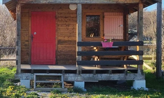 Le Frasnois Ski Chalet | Small 4-seater chalet, classified site of the 4 lakes and Hérisson waterfalls