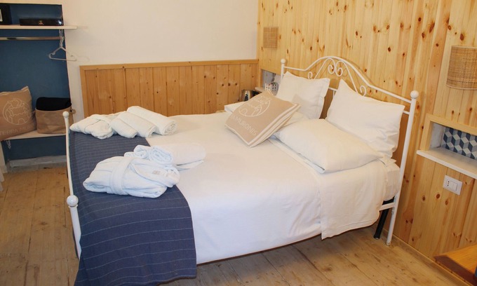 Castel Morrone Hotel | SMALL COMOLA