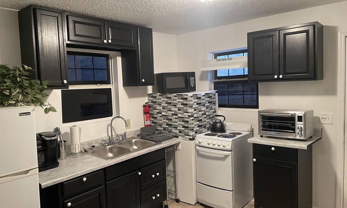Tallahassee Cottage | Small cottage minutes from the capital