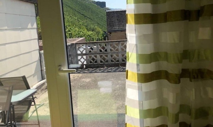 Zeltingen-Rachtig Apartment | Small cozy studio 1 near the Moselle