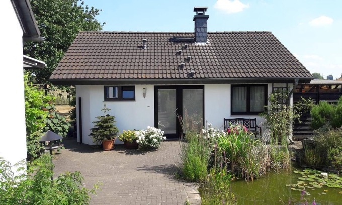 Rhein-Erft-Kreis District House | Small holiday home in Hermülheim with garden