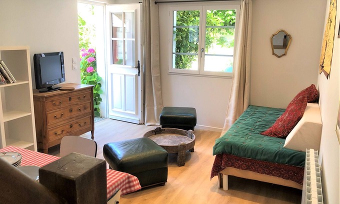 Pont-l'Eveque Cottage | Small house in town center with large garden, quiet and comfortable, sleeps 2-4