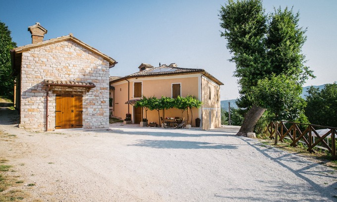 Cagli House | Small house surrounded by greenery with swimming pool