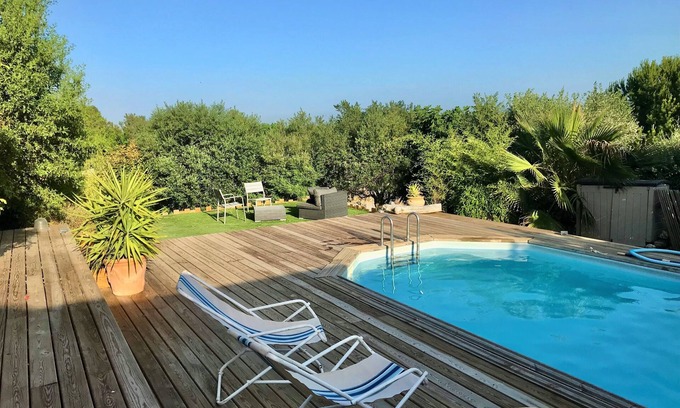Ouveillan House | Small natural n'est open to the outside in the Mediterranean