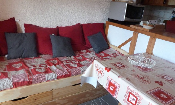 Manigod Apartment | Small nest rental in peace and with a superb view (classified 2 stars)