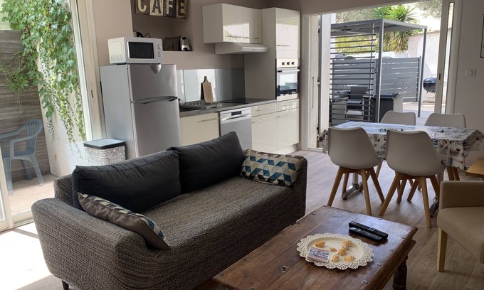 Sanary-sur-Mer House | SMALL QUIET FISHER'S HOUSE near PORTISSOL beach and SANARY harbour