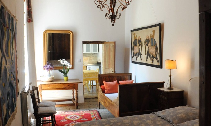 Calvisson Apartment | "Smart Living" independent apartment in historic house