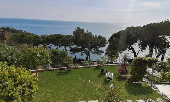 Pieve Ligure Apartment | Smart studio for 2 people, facing the sea, with outdoor gazebo, garden and pool
