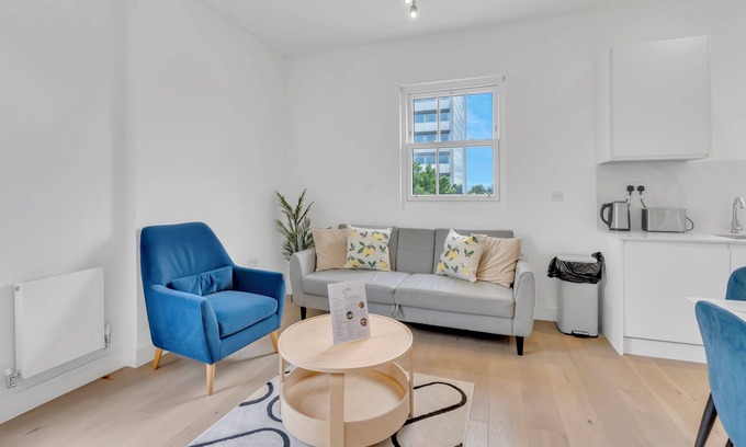 Turnham Green Apartment | Smart TV & Netflix | 20 mins to Heathrow | Balcony