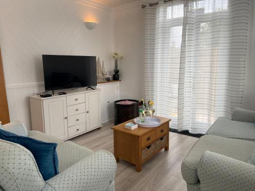 Gorleston-on-Sea House | Smile 'N' Wave