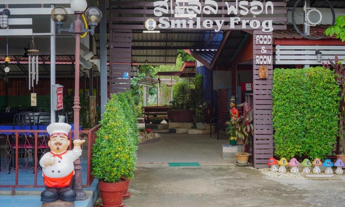 Ban Tai Apartment | Smiley frog