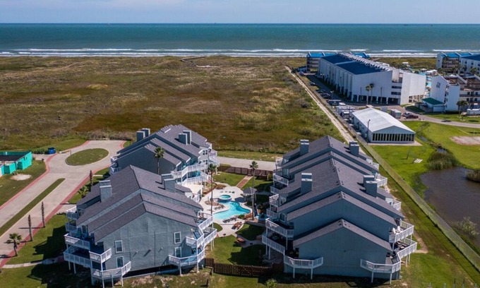 Port Aransas Condo | Smiling Jacks Escape | Pet Friendly, Shared Pools!