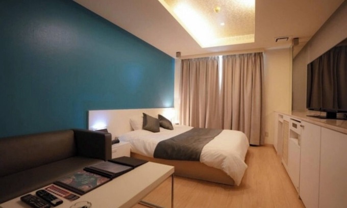 Toyonaka Hotel | SmokingRoom type selected at random King bed Free breakfast and free parking/Toyonaka Ōsaka