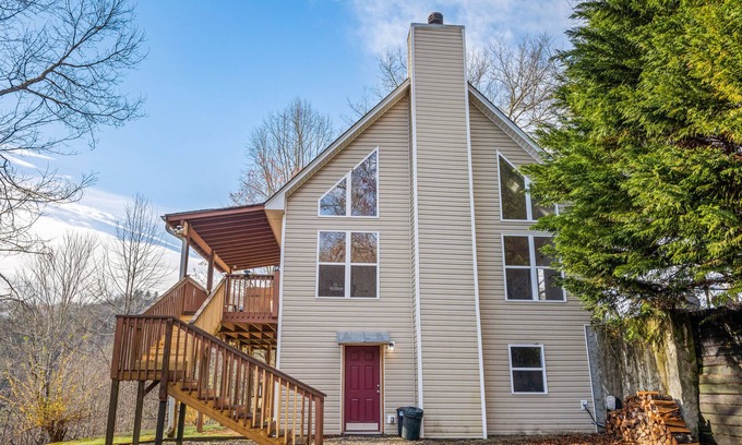 Bryson City House | Smoky Mountain Retreat w/Hot Tub/Fireplace/View