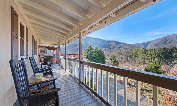 Maggie Valley House | Smoky Mountain Solace-Stunning Views! Fantastic Location! Pet Friendly