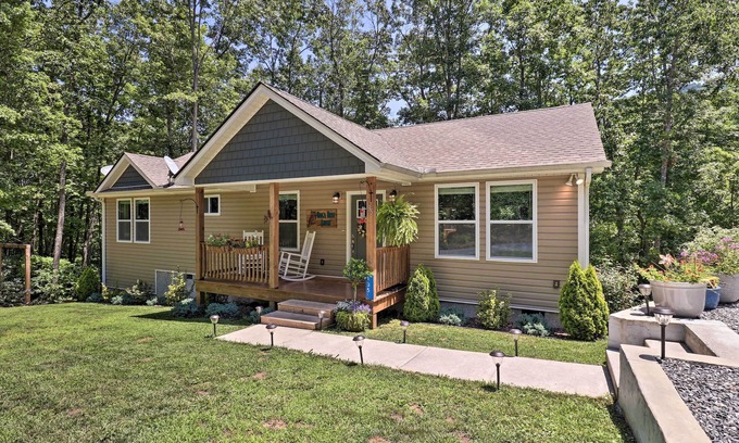 Leicester House | Smoky Mountains Leicester Home w/Deck!