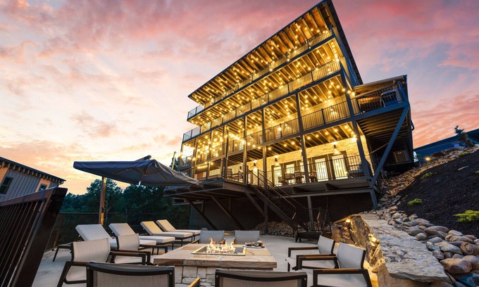 Wears Valley Cabin | Smoky Mtn Ultra Luxury Cabin, IndoorPool, PS5, Waterpark, Pool Table, 8Bsleeps26