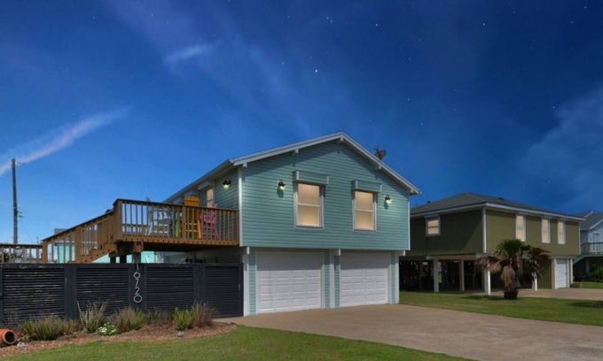 Jamaica Beach House | Snarky Shark - Walk to the Beach