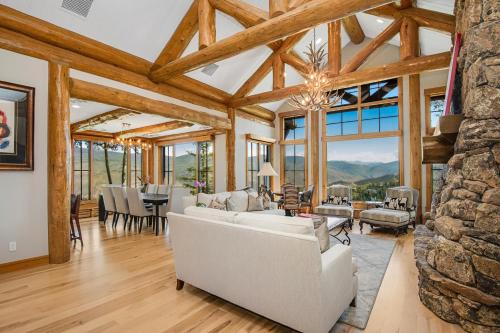Avon House | Snowberry