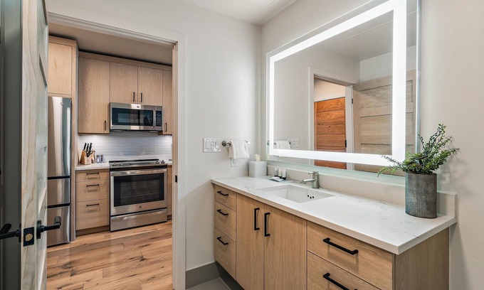 Tamarack Resort Apartment | Snowbird Peak Village Studio Condo - Scenic Condo with views|Fireplace & Balcony