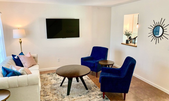 Fort Walton Beach House | Snowbirds! 50% off Monthly Stays near beach! Heart of Downtown Fort Walton Beach