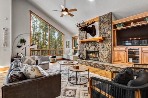 Four O'Clock House | Snowflake Chalet 72 by Great Western Lodging