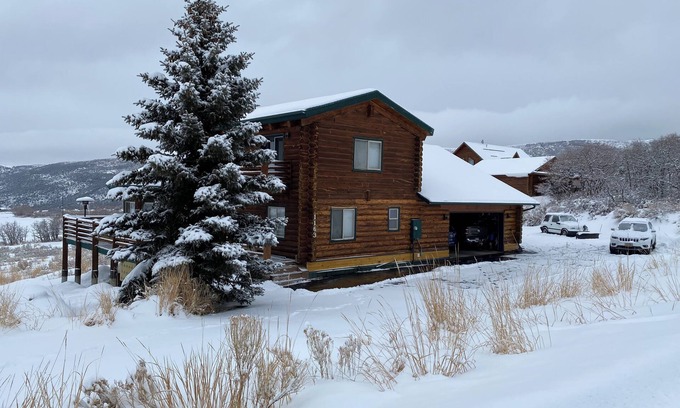 Timber Lakes House | Snowmobile skiing snowshoing beautiful 5 bedroom cabin in uinta mountains