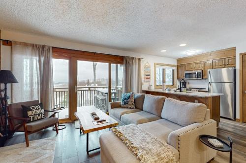 Bellaire Apartment | Snowshoe Condo