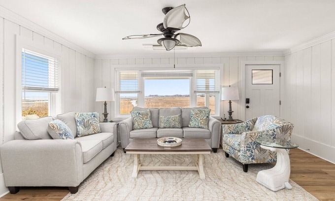 Berlin House | Snug Harbor Hideaway