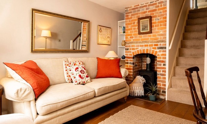 New Forest District Apartment | Snug Harbour Retreat with Courtyard & Log Fires