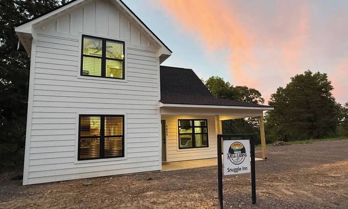 Kirby Cabin | "Snuggle Inn" New Cabin in Daisy Arkansas