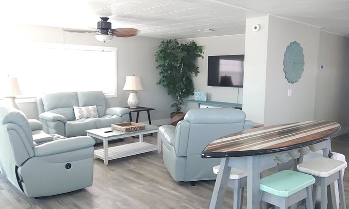 Truckland House | So Beachy! A family and Pet-friendly Spacious Home