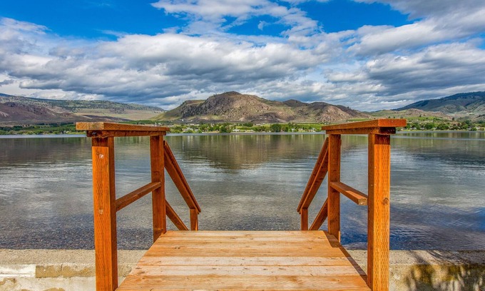 Oroville House | So close to the water!