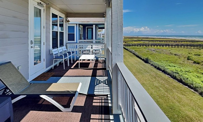 Galveston House | So Serene | Beachfront, Pet-Friendly