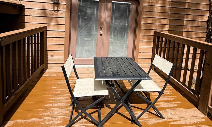 Pinetop Condo | Soak Up the Pines in Style 1BR with Patio