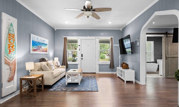 Del Mar House | Soaker Tub+BBQ+Fully Fenced Yard+Pancakes+Coffee