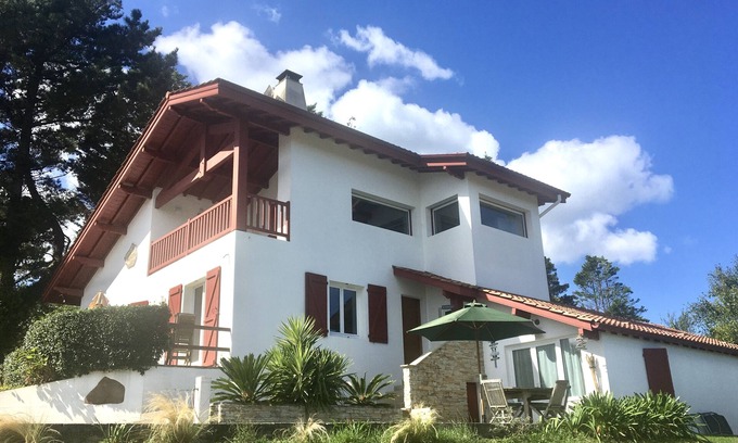 Behobie Apartment | Socoa, foam and wild flowers for this rental sea view St Jean de Luz