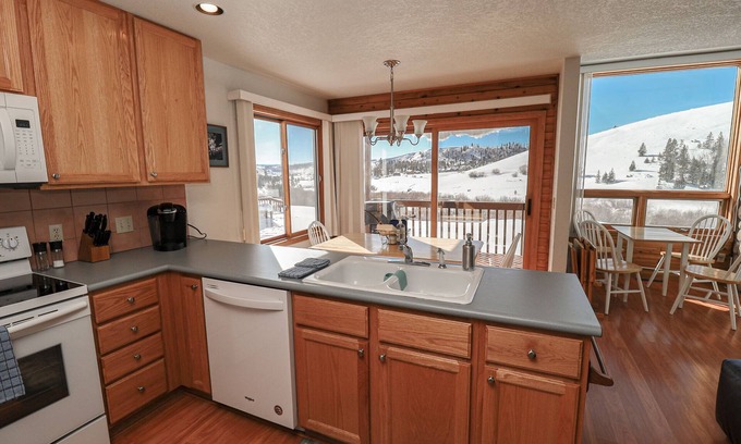 Grand Lake Condo | Soda Creek Condo - Family Friendly unit with pleny of space for everyone!