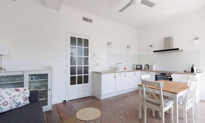 Heres Apartment | Soeur-2911-Chaming apartment near the famous Forville market